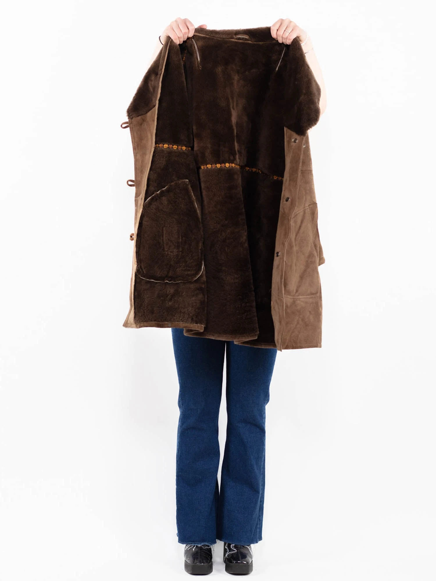 Vintage 70's Women Oversized Sheepskin Coat In Beige 4 Vintage 70's Women Oversized Sheepskin Coat In Beige - Image 4