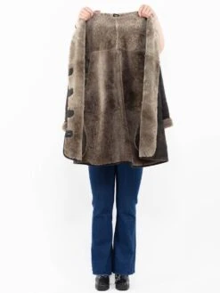 Vintage 90's Women Oversized Sheepskin Coat In Gray -Northern Grip IMG 0175 e1ec6a65 ec98 4f5a b3b2 7e93630f1cee