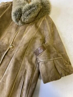 Vintage 80's Women Sheepskin Coat In Beige -Northern Grip IMG 4369