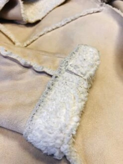 Vintage 00's Women Faux Shearling Jacket In White 8 Vintage 00's Women Faux Shearling Jacket In White -Northern Grip IMG 8635