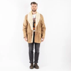 Vintage 90's Men Sheepskin Shearling Coat In Beige 9 Vintage 90's Men Sheepskin Shearling Coat In Beige -Northern Grip KVADRATS 21 73863f26 21b6 47a9 b2a7 d577c83e0fa6