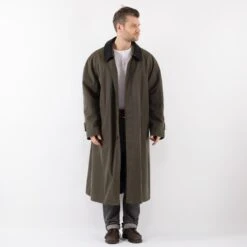 Vintage 80's Men Oversized Mac Coat In Green -Northern Grip Square 0035 79c6fd38 336a 47de 80f6 252565439bb9