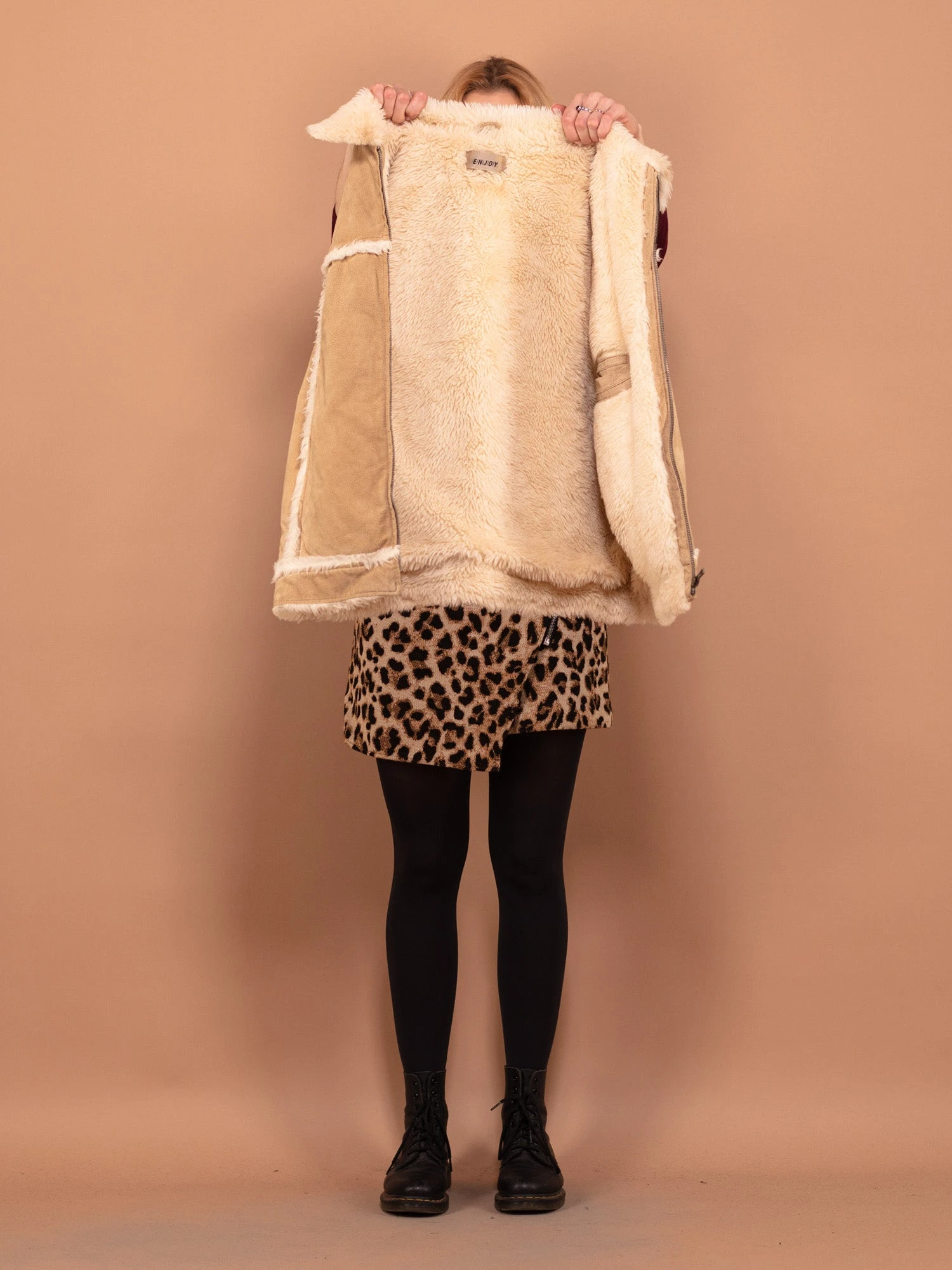 Vintage 00's Women Suede Sherpa Vest In Beige 4 Vintage 00's Women Suede Sherpa Vest In Beige - Image 4