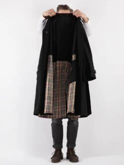 Vintage 70's Men Mac Coat In Black 8 Vintage 70's Men Mac Coat In Black -Northern Grip Vintage 70s Men Mac Coat 0100