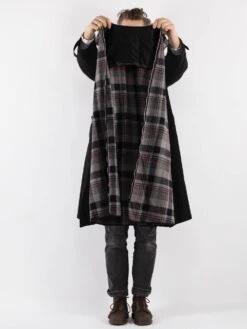 Vintage 70's Men Trench Coat In Black 9 Vintage 70's Men Trench Coat In Black -Northern Grip Vintage 70s Men Trench Coat 0049 de1c4e43 c32c 4343 9b6d 6c1f78f5db87