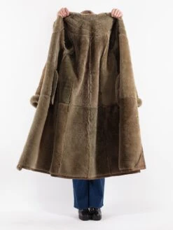 Vintage 70's Women Sheepskin Coat In Beige 8 Vintage 70's Women Sheepskin Coat In Beige -Northern Grip Vintage 70s Women Sheepskin Coat 0783 80655cc8 fbbc 40c5 8ba1 05593ae62c6c