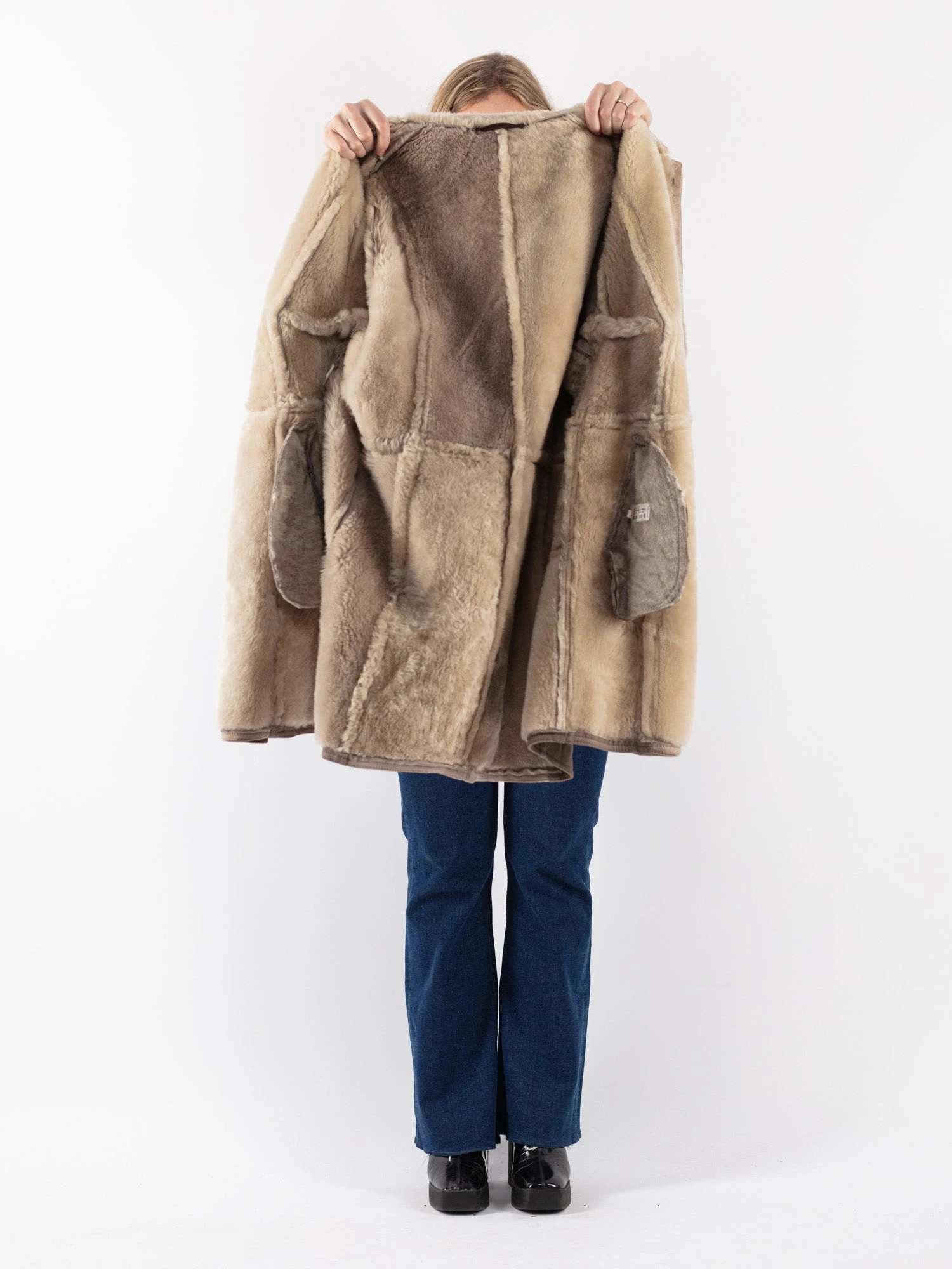 Vintage 80's Women Oversized Sheepskin Coat In Beige 4 Vintage 80's Women Oversized Sheepskin Coat In Beige - Image 4