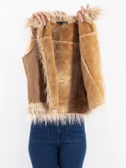 Vintage 90's Women Faux Sheepskin Vest In Beige 8 Vintage 90's Women Faux Sheepskin Vest In Beige -Northern Grip Vintage 90s Women Faux Sheepskin Vest 0787 a481889e cb93 4591 af02 9fae0d8e5414