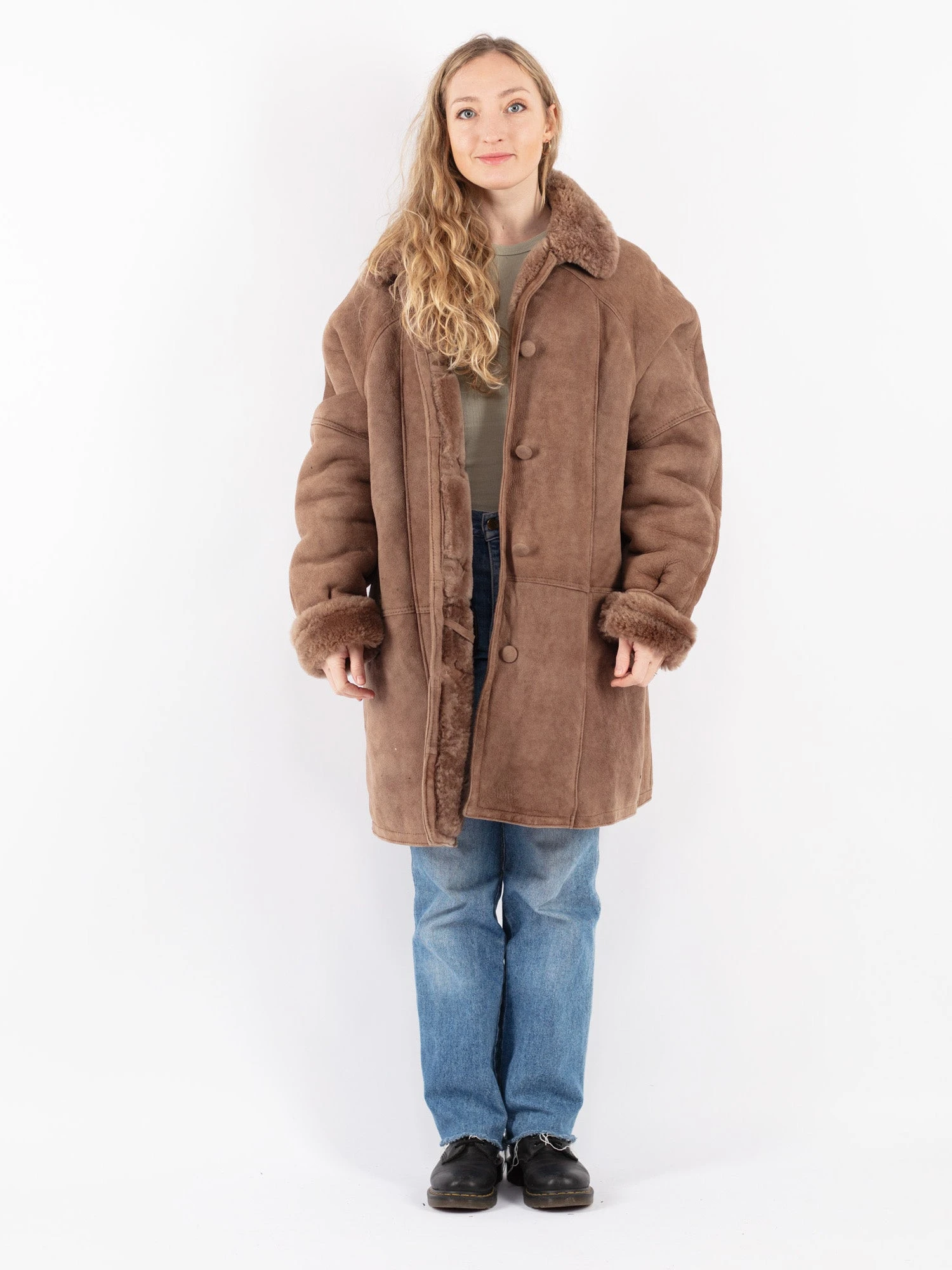 Vintage 90's Women Oversized Sheepskin Coat In Beige 1 Vintage 90's Women Oversized Sheepskin Coat In Beige