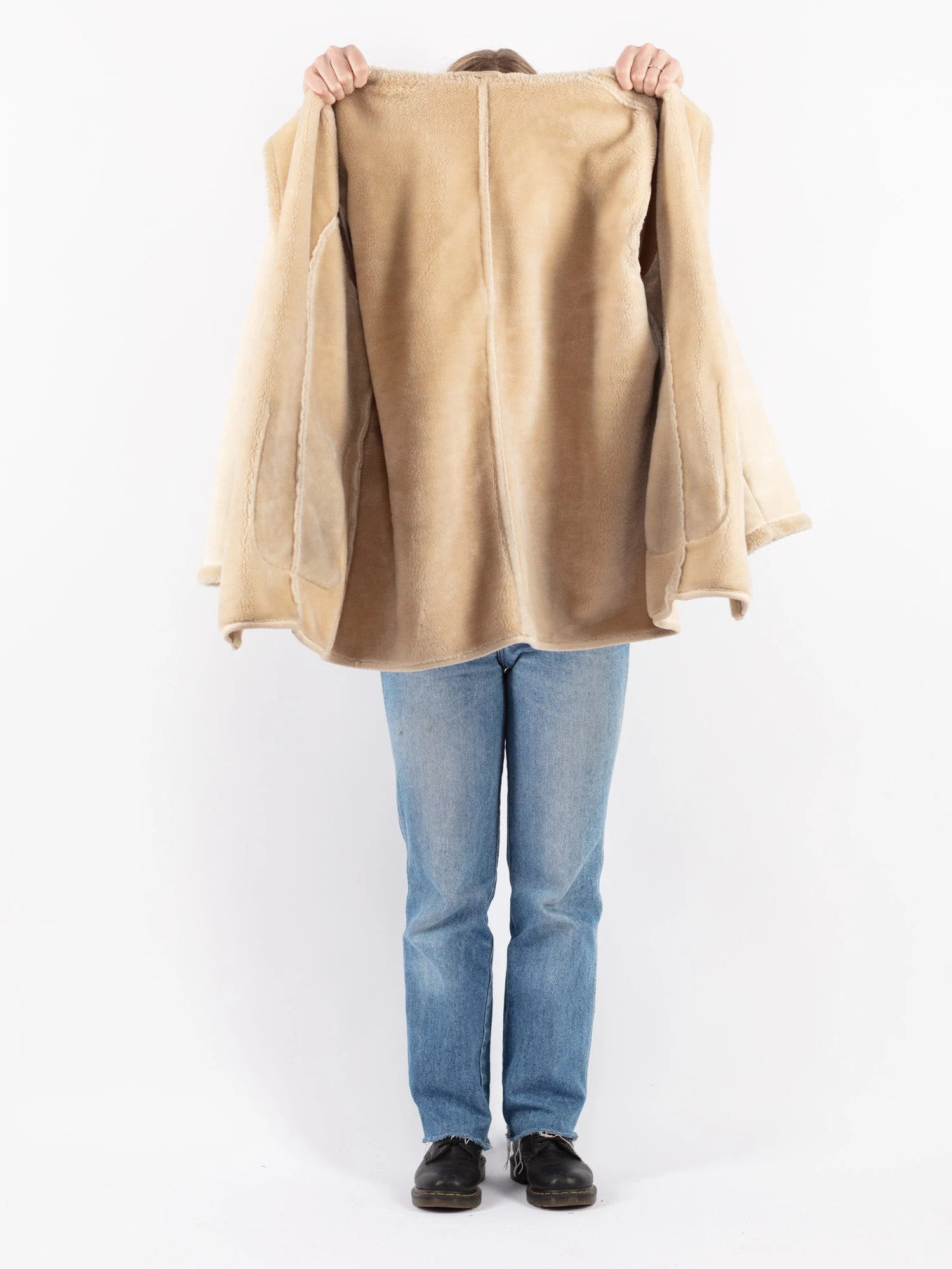 Vintage 90's Women Hooded Sherpa Coat In Beige 4 Vintage 90's Women Hooded Sherpa Coat In Beige - Image 4