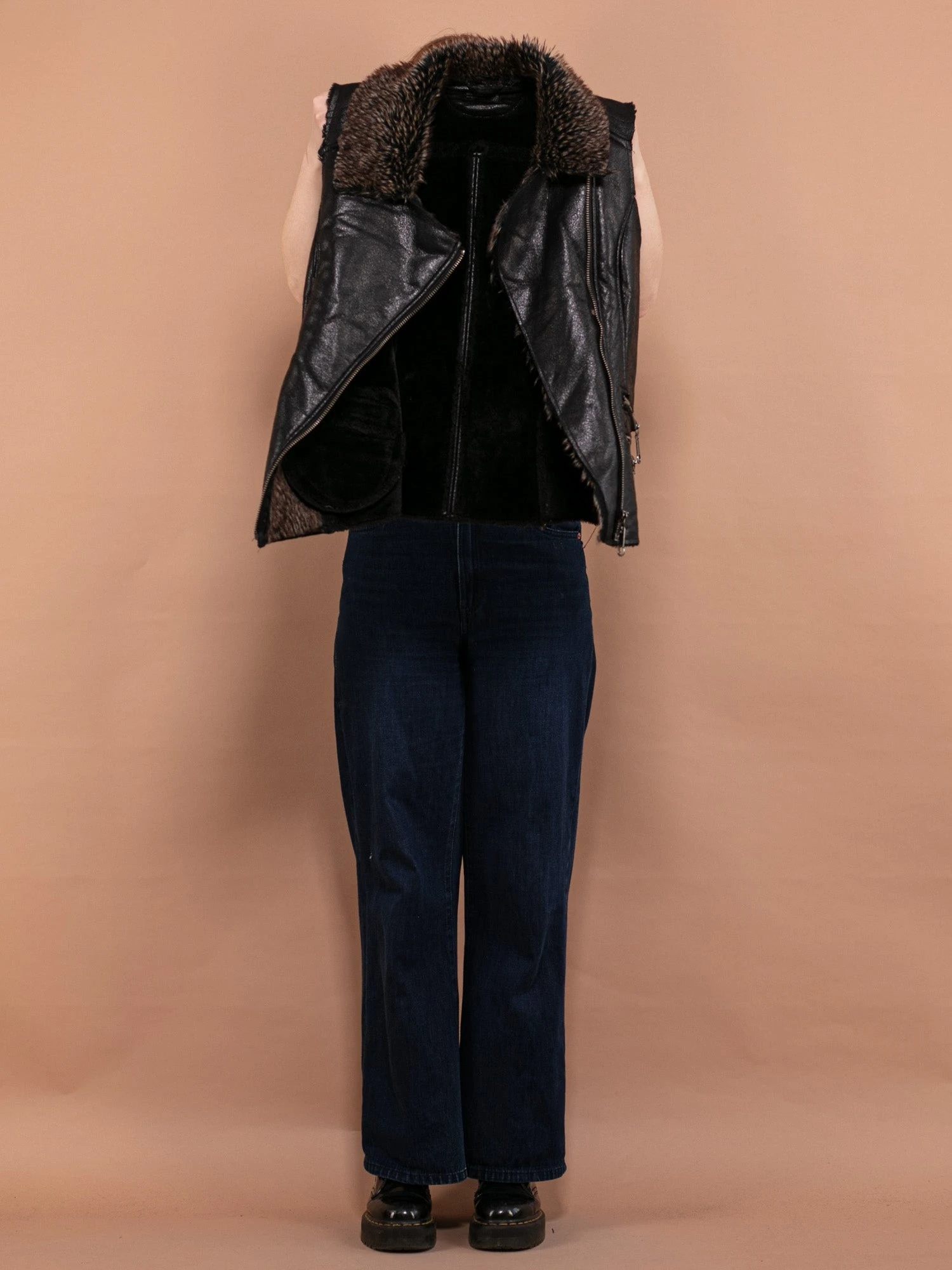 Vintage 00's Women Faux Leather Sherpa Vest In Black 4 Vintage 00's Women Faux Leather Sherpa Vest In Black - Image 4